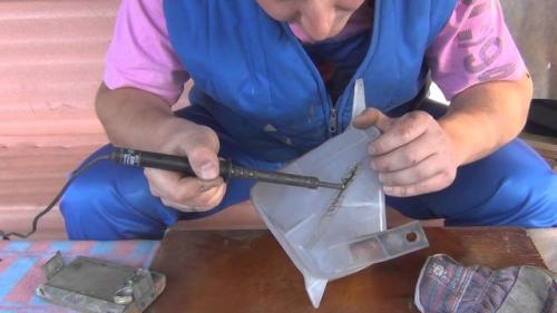 Чем склеить расширительный бачок автомобиля. Чем заклеить расширительный бачок при его разгерметизации