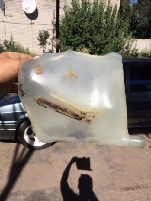 Можно ли заклеить расширительный бачок эпоксидкой. Ремонт расширительного бачка своими руками