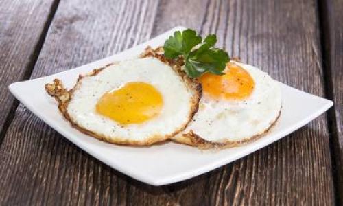 Сколько можно хранить яйца в холодильнике без скорлупы. Сколько хранятся белки с желтками в скорлупе и без нее?