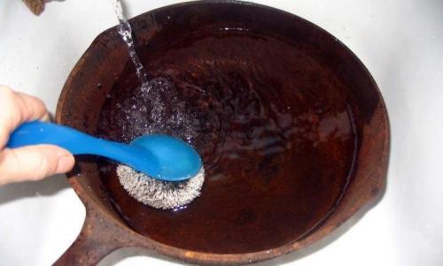 Можно ли использовать химические вещества для удаления ржавчины из казана. Чугунный казан ржавеет, что делать?