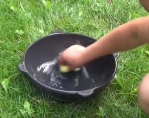 Прокаливание казана солью. Готовим казан