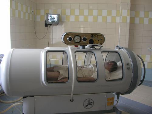 Какие продукты питания могут вызвать появление кальяна на колбе. Признаки отравления и первая помощь