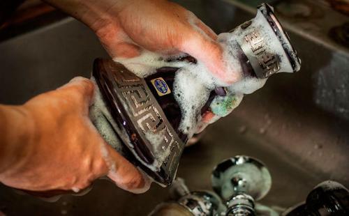 Какие инструменты и средства можно использовать для чистки колбы от кальяна. Советы и рекомендации