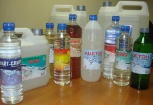 Как убрать акриловую краску с дивана. Чем смыть акриловую краску?