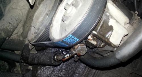 Чем заклеить бачок гидроусилителя. Как работает герметик для ГУРа?