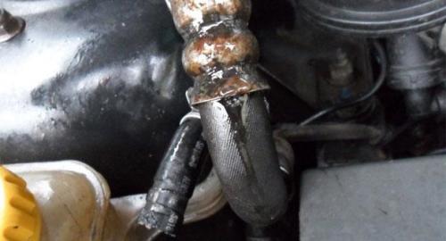 Чем заклеить бачок гидроусилителя. Как работает герметик для ГУРа?