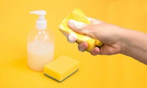 Как убрать ручку с дивана из экокожи. Как убрать следы народными методами?