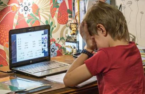 Как выбрать оптимальную высоту для телевизора от пола 06