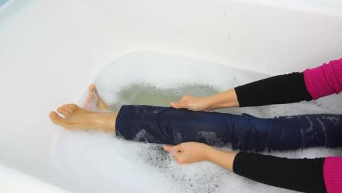 Как расшить джинсы по бокам. Способы расширения