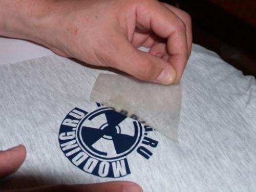 Как избежать загрязнений при клеивании термонаклеек на одежду. Способы переноса на одежду