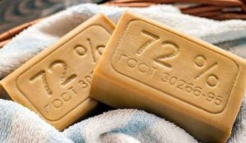 Какие факторы могут способствовать образованию лизуна на волосах. Как убрать лизуна с волос у ребенка