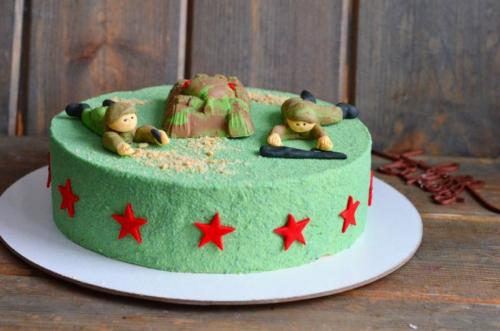 Виды украшения тортов. Простой медовик на 23 февраля с разными фигурками