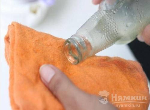 Можно ли использовать для очистки стекла в душевой кабине обычную моющую жидкость