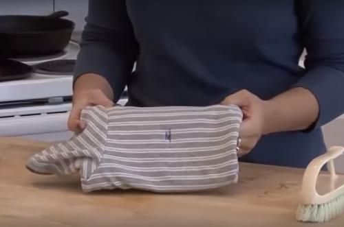 Как убрать пасту от ручки с одежды в домашних условиях. Как отстирать ручку с одежды