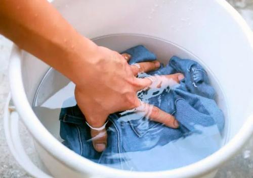 Как убрать свежий слайм с одежды. Спосо.  Кипяток