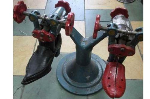 Увеличить размер обуви в мастерской. Как растягивают обувь в мастерской и сколько стоит такая работа?