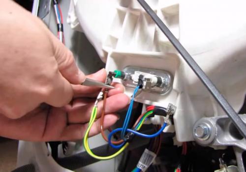 Почему автомат выбивается от стиральной машины: основные причины и решения 02 Почему автомат выбивается от стиральной машины: основные причины и решения 02