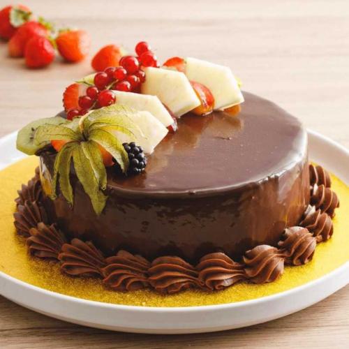 Как украсить торт в домашних условиях просто и красиво детский. Как украсить торт красиво: фото и видео мастер классы по оформлению фруктами, кремом и шоколадом