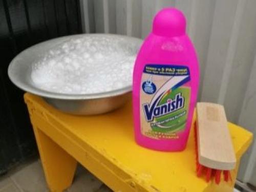 Как удалить неприятный запах с дивана в домашних условиях. 18 простых способов избавиться от неприятных запахов с дивана 04