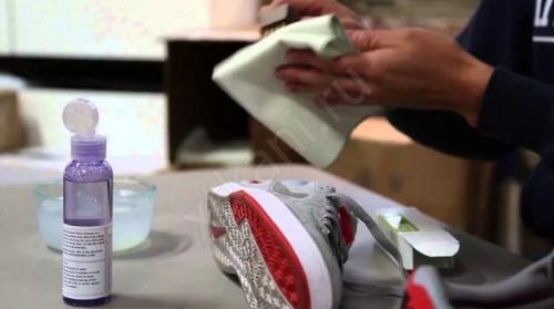 Как ухаживать за замшевыми кроссовками адидас. Превентивные меры