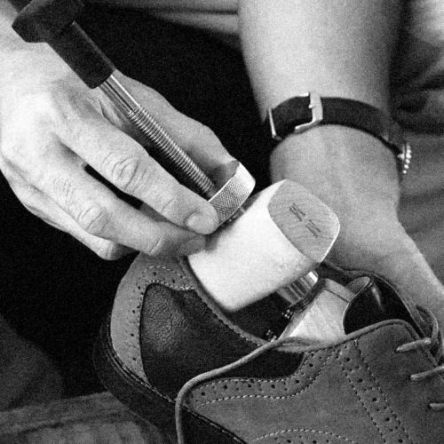 Можно ли использовать для растяжки обуви домашние средства. Растяжка в обувной мастерской