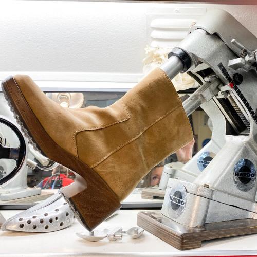 Можно ли использовать для растяжки обуви домашние средства. Растяжка в обувной мастерской