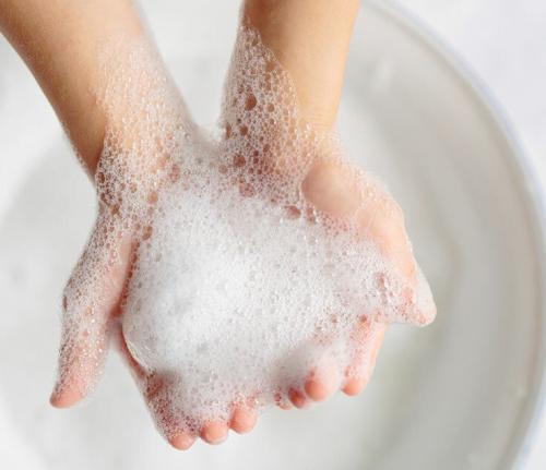 Пятно от вина посинело. Как удалить винные пятна разной давности