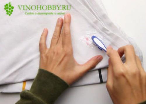 Как вывести старое пятно от красного вина с белой рубашки. Действенные советы, как убрать пятна от вина