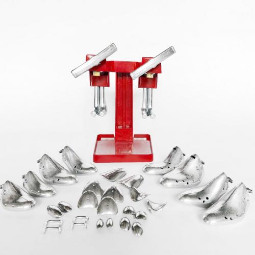 Как использовать специальные порошки для растяжения обуви. Растяжка в обувной мастерской