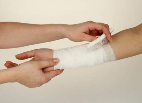 Что делать, если разбилось стекло. 5 безопасных способов собрать разбитое стекло