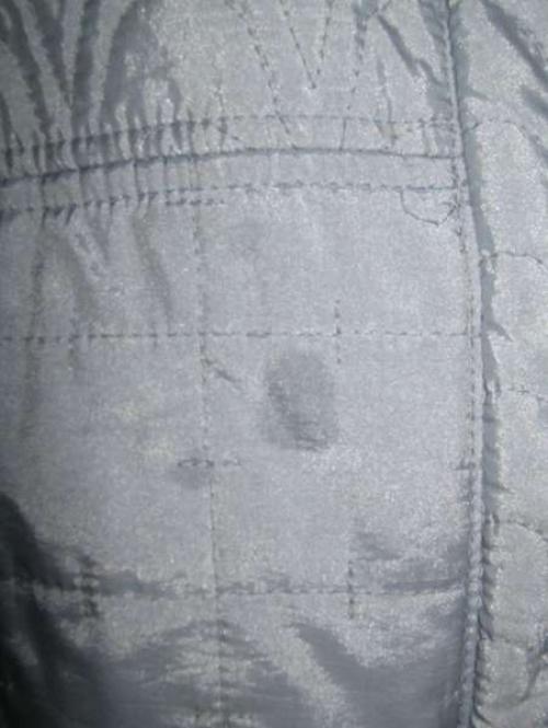 Как вывести пятно от подсолнечного масла с болоньевой куртки. Как удалить жирное пятно с болоньевых курток при помощи продуктов питания