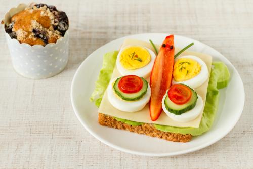 Можно ли варить яйца с добавлением других ингредиентов. Варим яйца