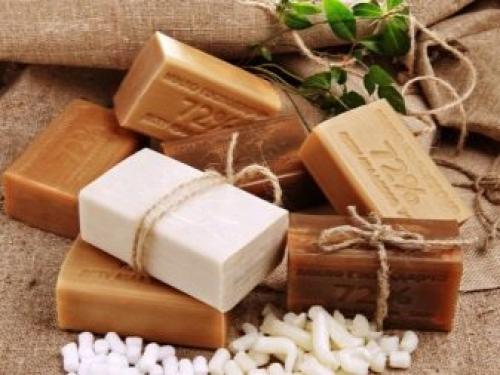 Чем отстирать въевшиеся пятна от пота. Как лучше стирать вещи с пятнами пота при помощи стиральной машины 06 Чем отстирать въевшиеся пятна от пота. Как лучше стирать вещи с пятнами пота при помощи стиральной машины 06