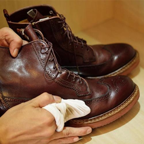 Чем почистить кожзам белого цвета. Чем хорош кожзам 01