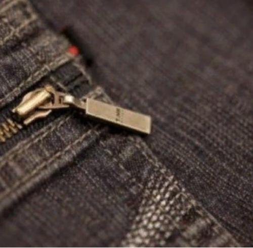 Как вывести ржавчину с джинс. Как отстирать ржавчину с джинсов?