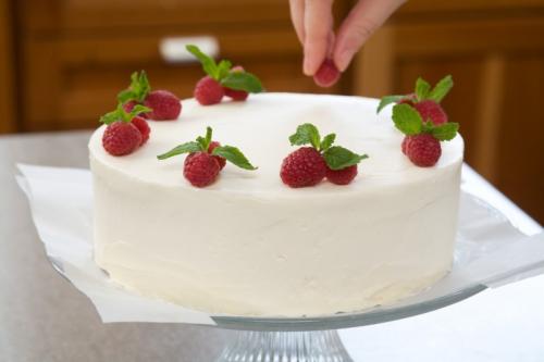 Как украсить торт в домашних условиях. Украшение торта своими руками в домашних условиях: 120 фото-идей, видео уроки и инструкции по оформлению выпечки