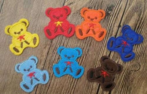 Как приклеить термонаклейку на болоньевую куртку. Как правильно приклеить термонаклейку на одежду с помощью утюга