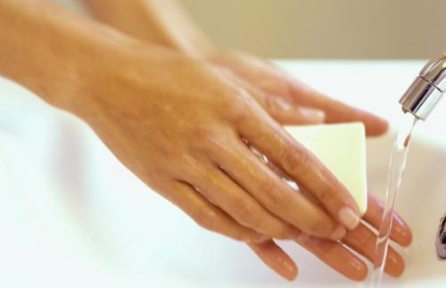 Отмыть пену с рук димексид. Как отмыть руки от монтажной пены – практические рекомендации