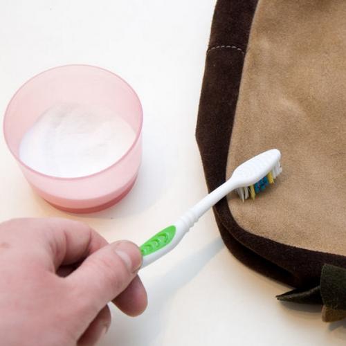 Какие средства могут быть использованы для удаления пятен ручки с кожаных пеналов. Удаление чернил с помощью подручных средств