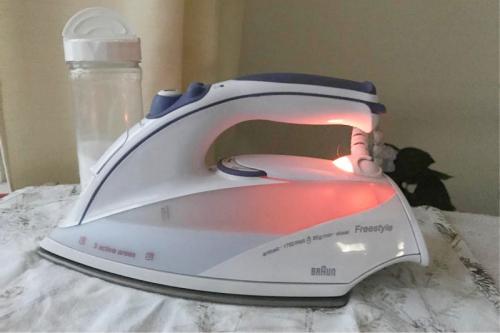 Лайфхак, как почистить утюг. Как почистить утюг внутри и снаружи – 10 домашних способов