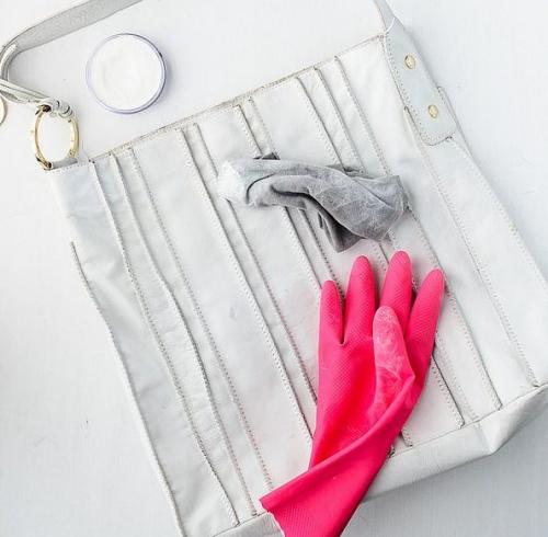 Как можно избежать загрязнения сумки чернилами. Как вывести чернила на кожаной сумке?