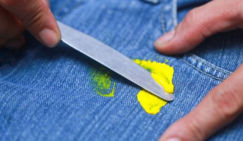 Как отстирать гуашь с куртки. 7 способов отстирать гуашь с одежды и ковра