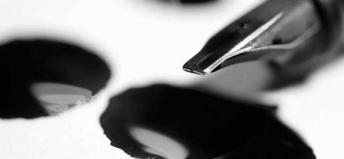 Как сделать красивые рисунки шариковой ручкой на кожаном диване 05