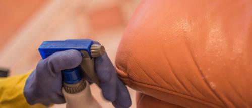 Как правильно рисовать шариковой ручкой на кожаном диване. Чем стереть шариковую ручку с кожаного дивана?