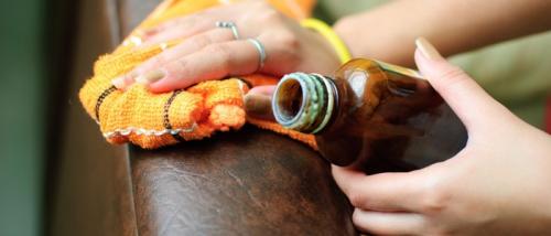 Как правильно рисовать шариковой ручкой на кожаном диване. Чем стереть шариковую ручку с кожаного дивана?