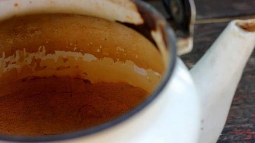 Как очистить эмалированный чайник снаружи. Как отмыть ржавчину внутри чайника