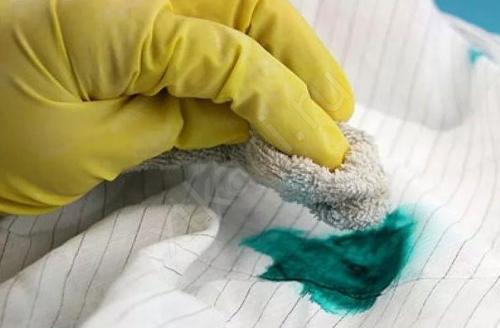 Отстирывается ли гуашь от одежды. Как отстирать гуашь с одежды за 3 минуты