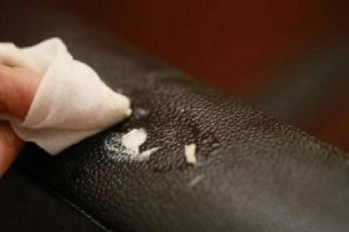 Как убрать жвачку с дивана