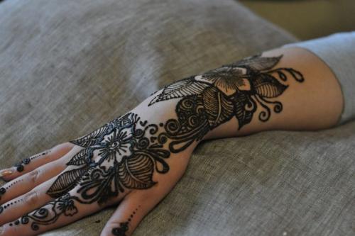 Как отстирать хну с джинс. Как отстирать пятна от хна с одежды