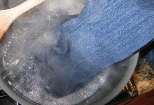 Какие материалы нужны для усадывания джинсов. Как постирать джинсы, чтобы они сели: проверенные способы для домашних условий